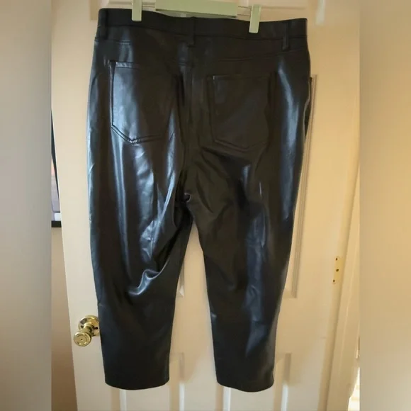 Abercrombie Love Curve Vegan Leather pants • Women’s 18R - Picture 3 of 6